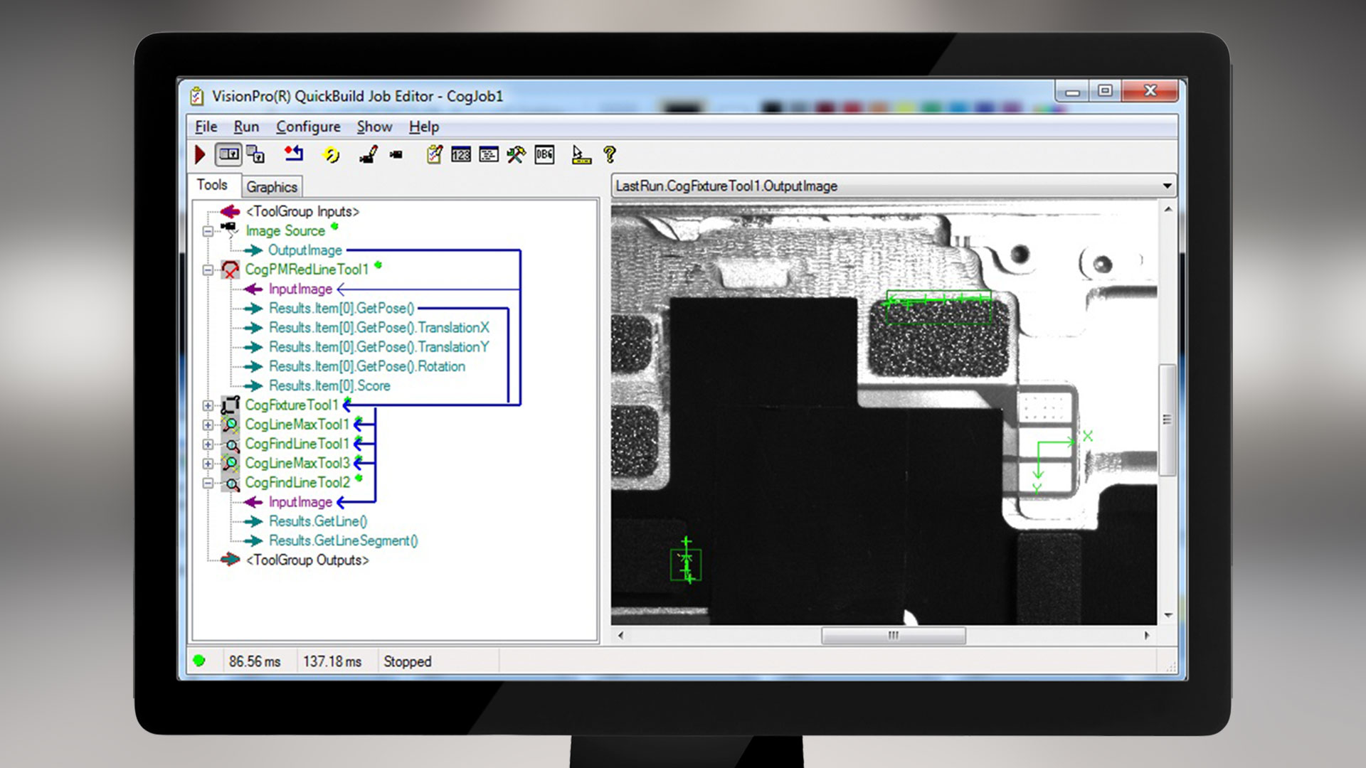 Ein Computermonitor ist für ein Programm namens Visionpro Quickbuilder geöffnet